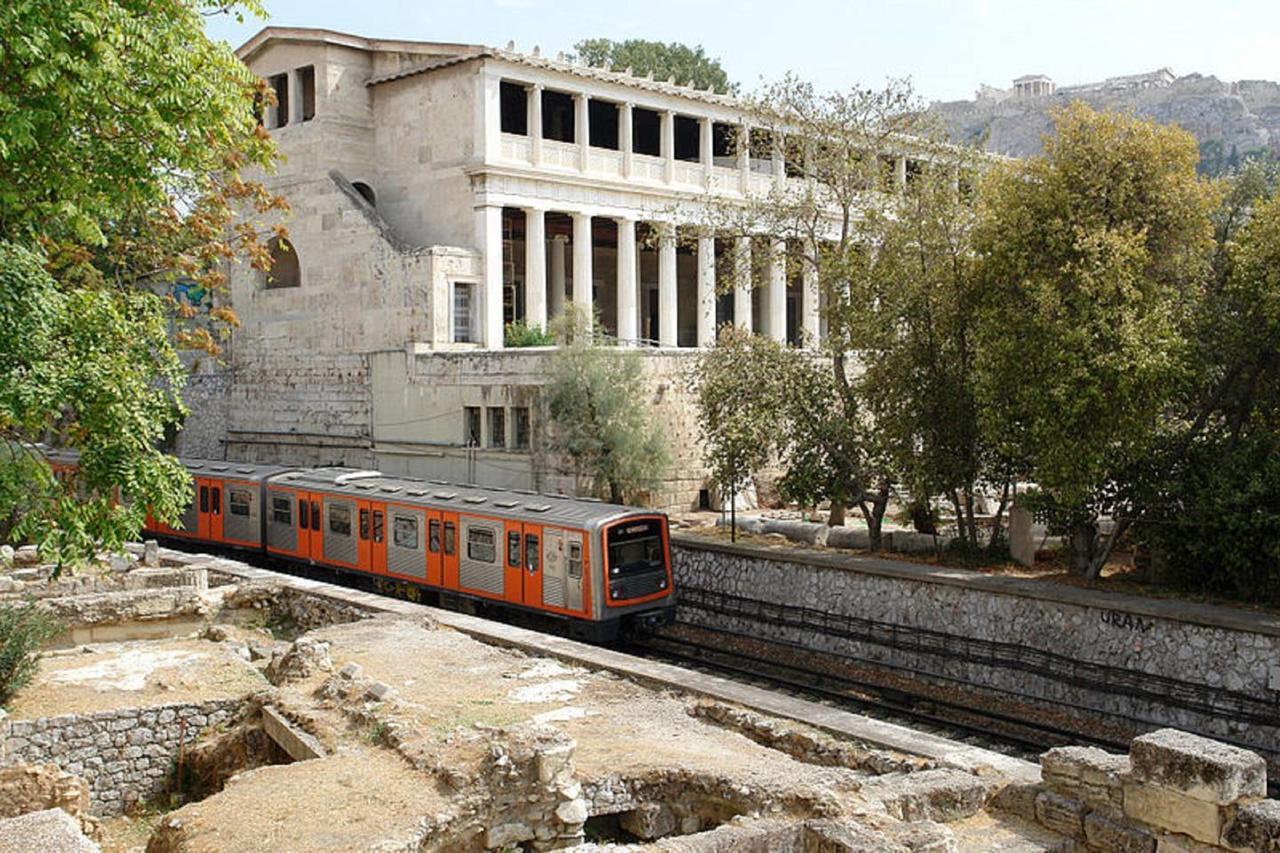 Pale Coloured Apt In Athens Historic Centre Atenas Exterior foto