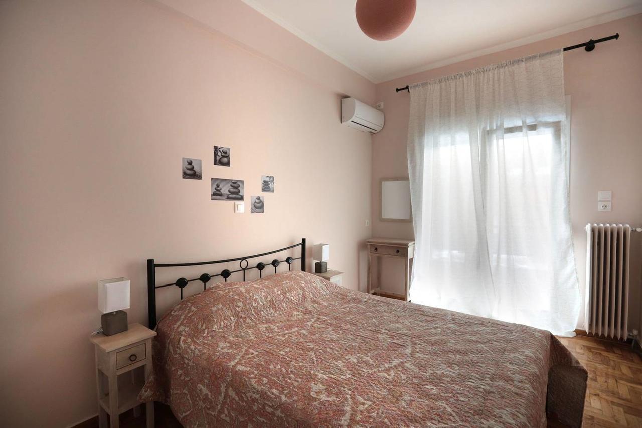 Pale Coloured Apt In Athens Historic Centre Atenas Exterior foto