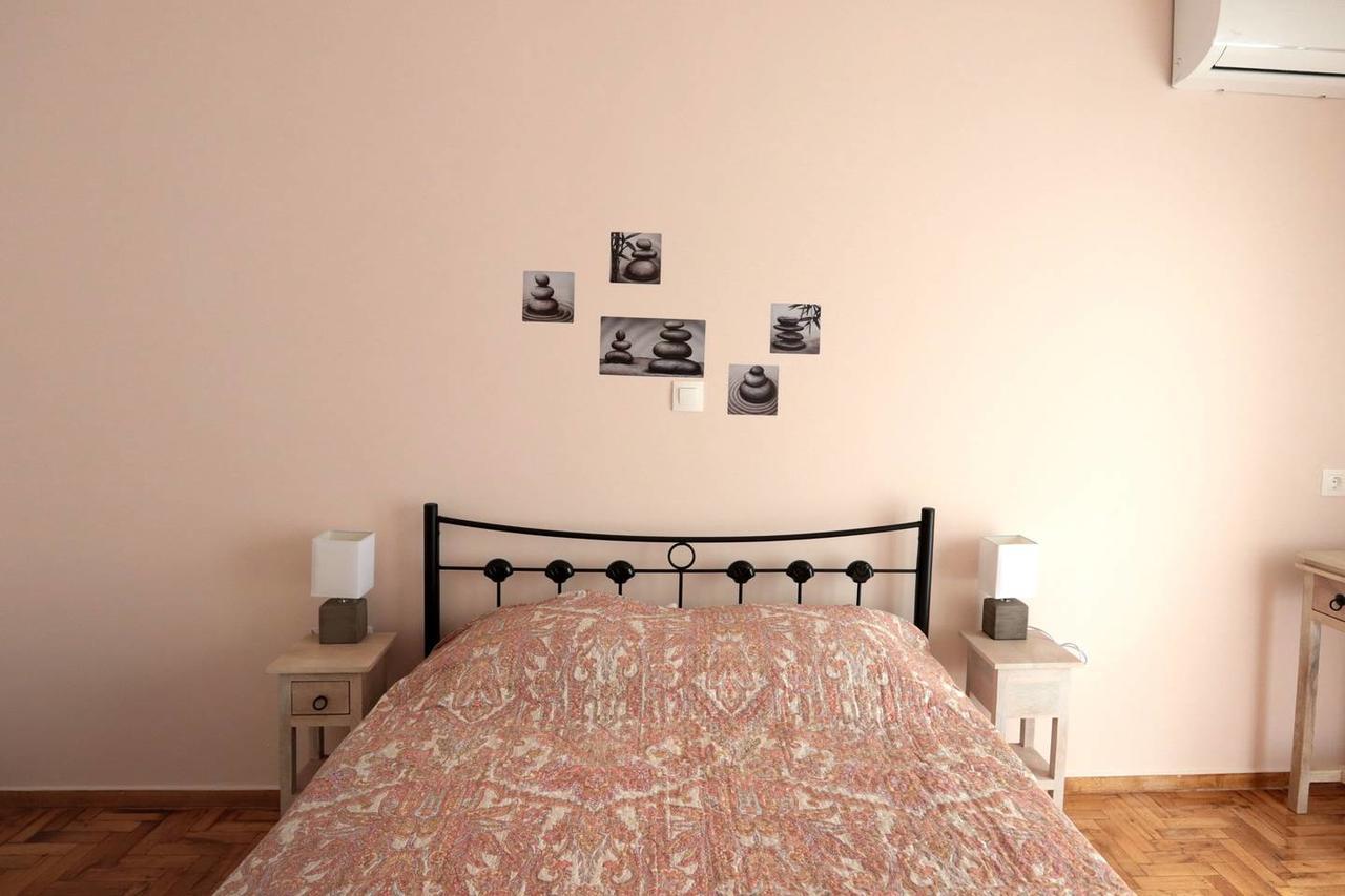 Pale Coloured Apt In Athens Historic Centre Atenas Exterior foto